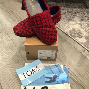 NWT TOMS Black/Red Houndstooth